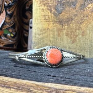 Esther White Navajo Handmade Spiny oyster and Sterling silver cuff bracelet NEW